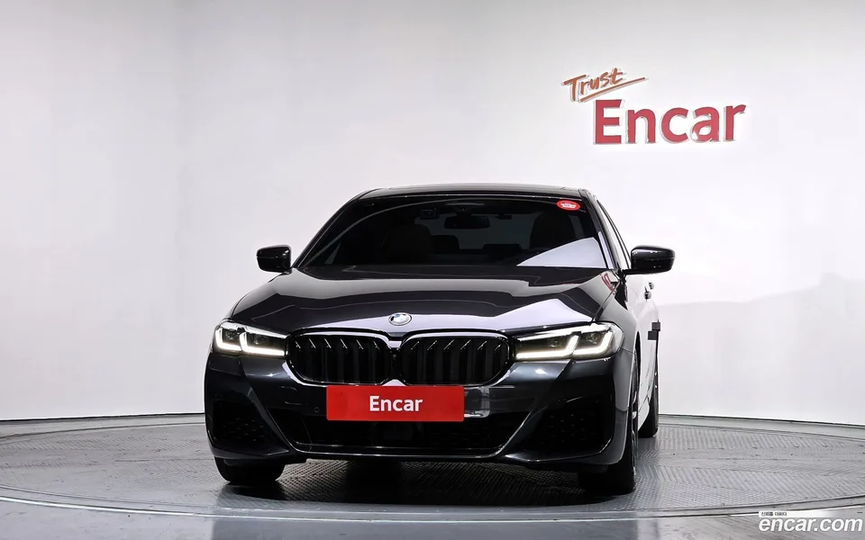 BMW 5 Series 520i M 2023 — миниатюра 3
