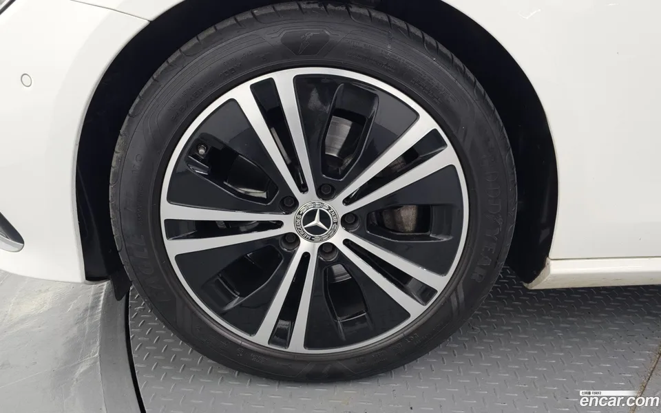 Mercedes-Benz E-Class E250 2022 — миниатюра 2