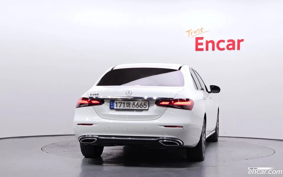 Mercedes-Benz E-Class E250 2022 — миниатюра 4