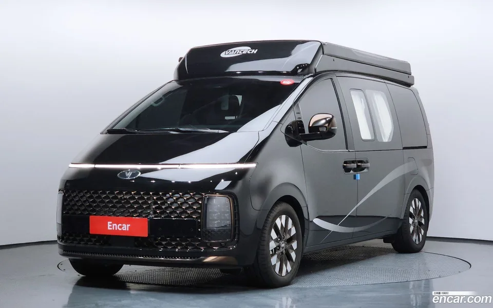 Hyundai Staria 4WD 2022 — photo 1, buy with delivery to Moscow