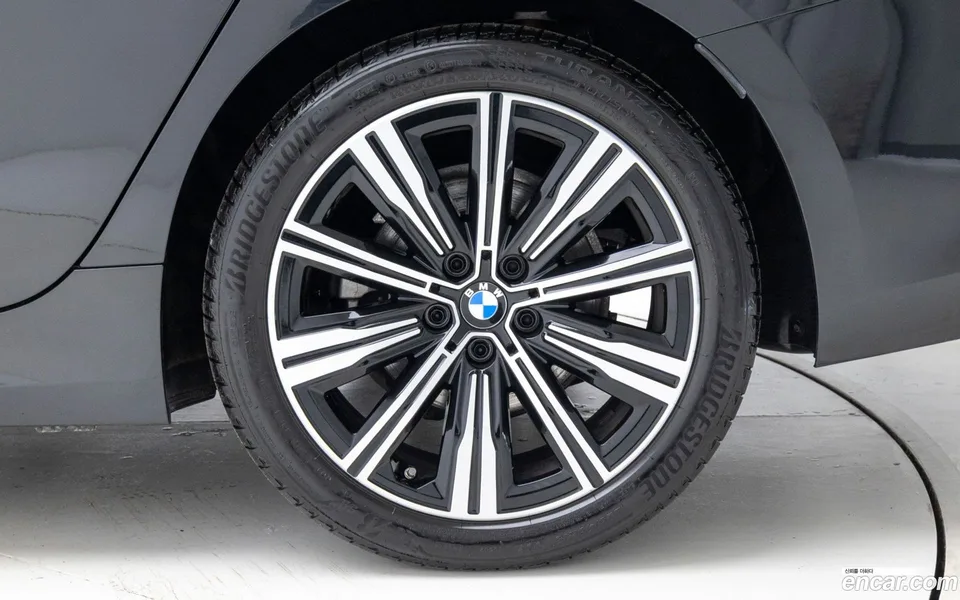 BMW 3 Series 320i 2025 — миниатюра 2