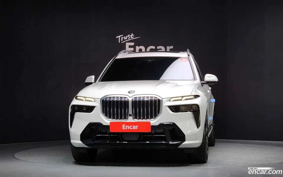 BMW X7 xDrive 40i M 6 2023 — миниатюра 3