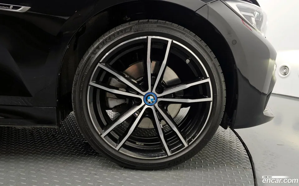 BMW 3 Series 320e M 2022 — миниатюра 2