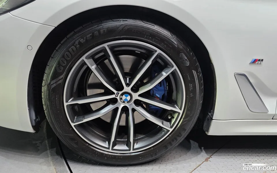 BMW 5 Series 520i M 2023 — миниатюра 5