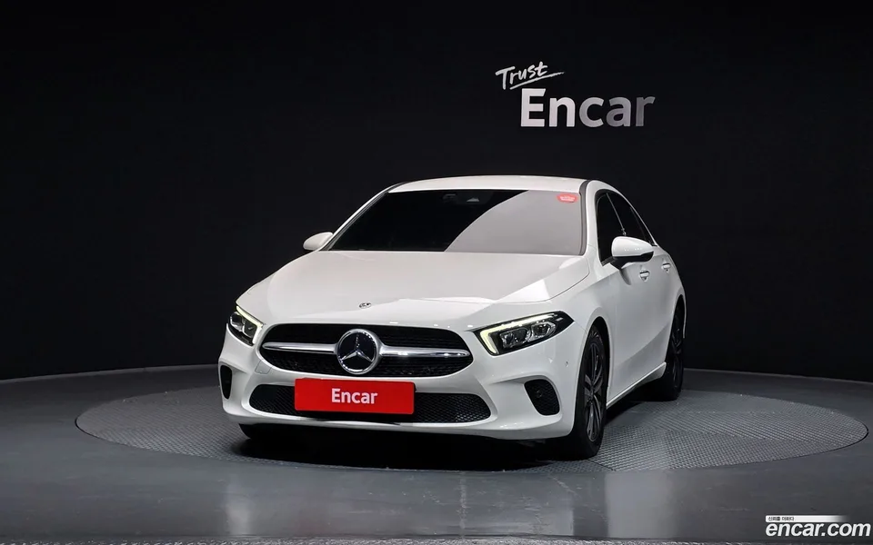 Mercedes-Benz A-Class A220 2022 — thumbnail 3
