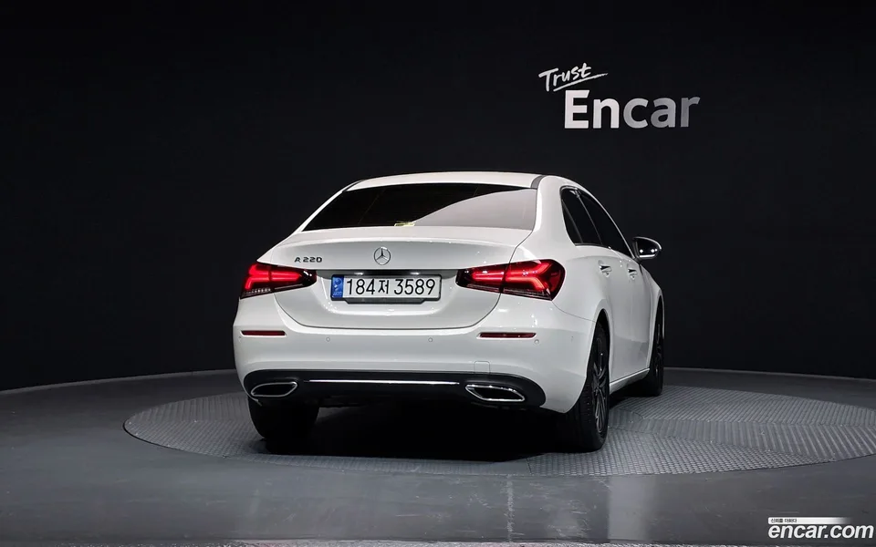 Mercedes-Benz A-Class A220 2022 — thumbnail 4