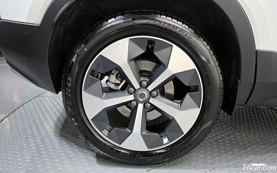 Volvo XC40 B4 2024 — миниатюра 2