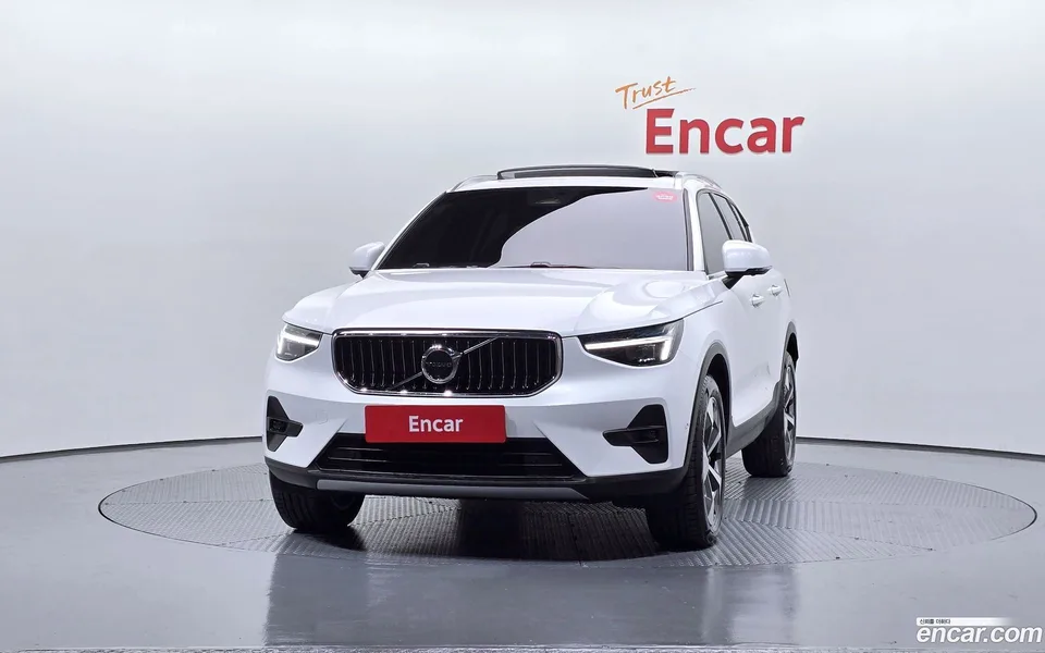 Volvo XC40 B4 2024 — миниатюра 3
