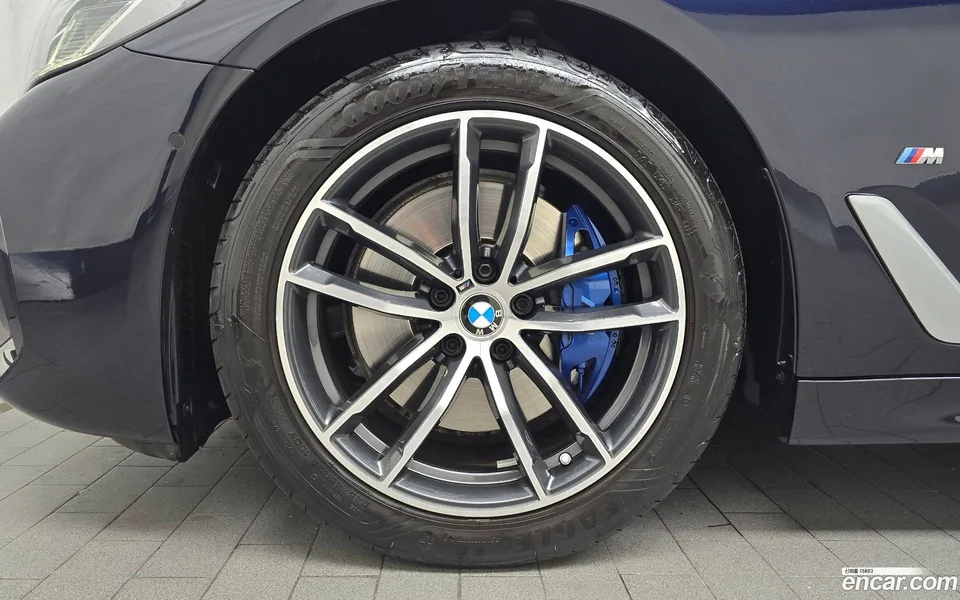 BMW 5 Series 520i M 2023 — миниатюра 2