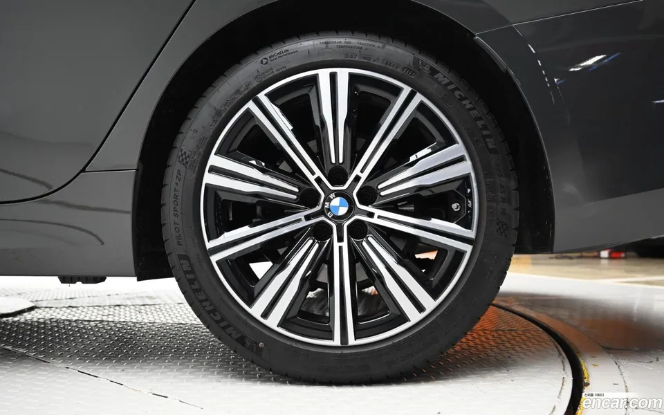 BMW 3 Series 320i 2025 — миниатюра 2