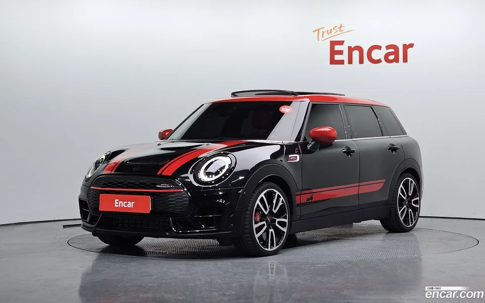 MINI Cooper S Clubman JCW 2022 — фото 1, купить с доставкой в Москву