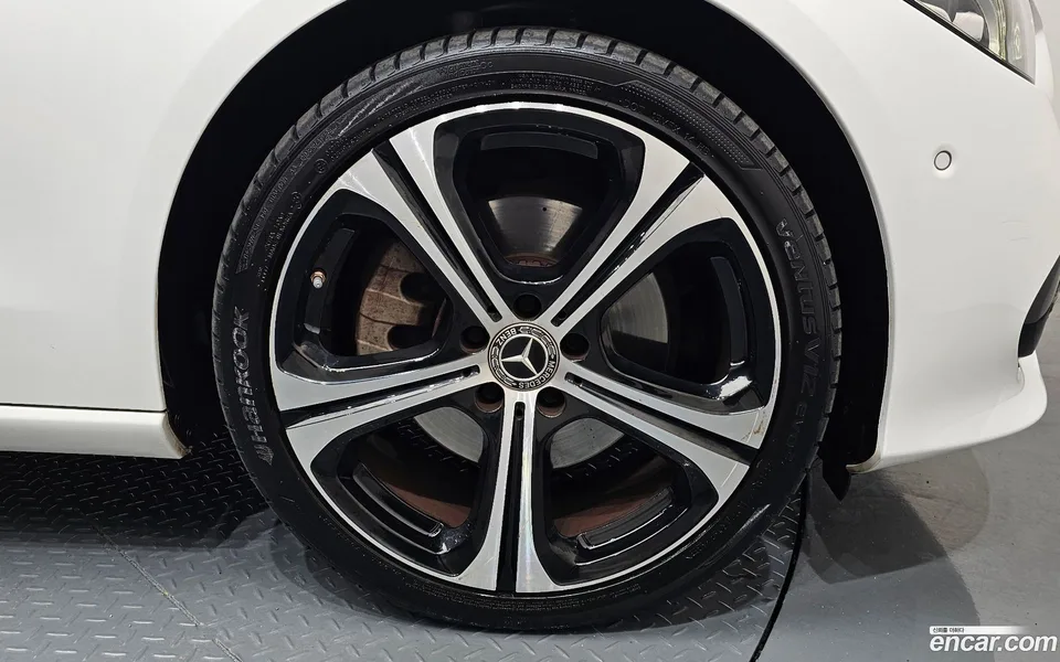 Mercedes-Benz C-Class C300 4MATIC 2023 — миниатюра 2