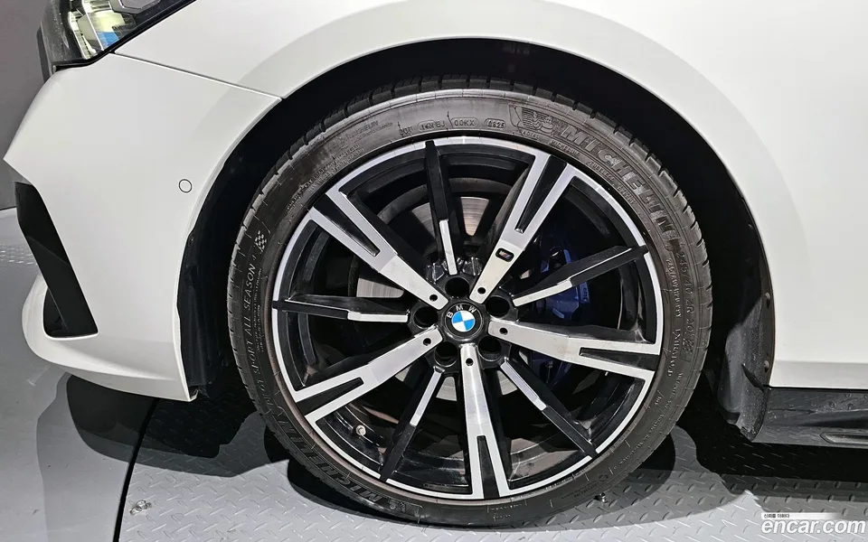 BMW 5 Series 530i xDrive M 2024 — миниатюра 2