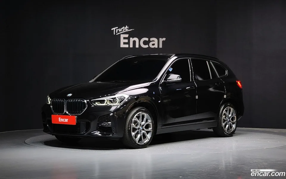 BMW X1 xDrive 20i M 2022 — фото 1, купить с доставкой в Москву