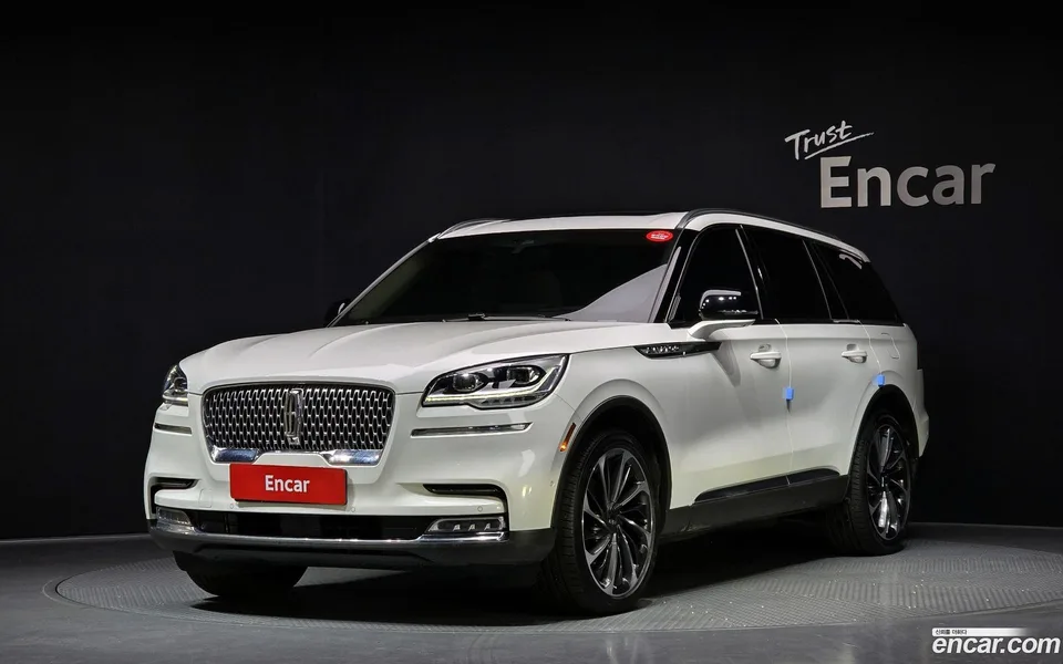 Lincoln Aviator 3.0 AWD 2023 — фото 1, купить с доставкой в Москву