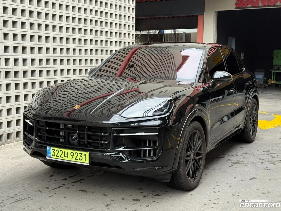 Porsche Cayenne 3.0 2025 — фото 1, купить с доставкой в Москву