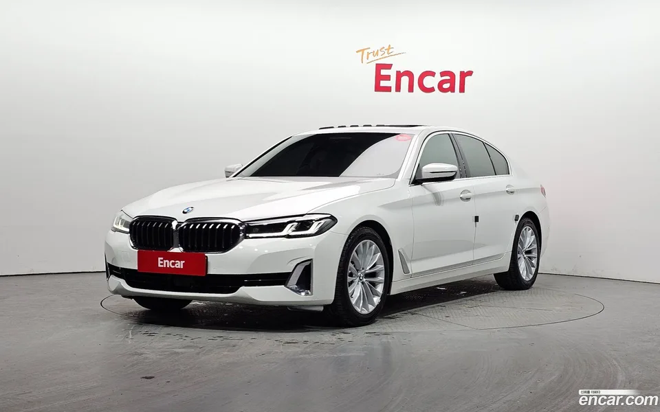 BMW 5 Series 520i 2022 — фото 1, купить с доставкой в Москву
