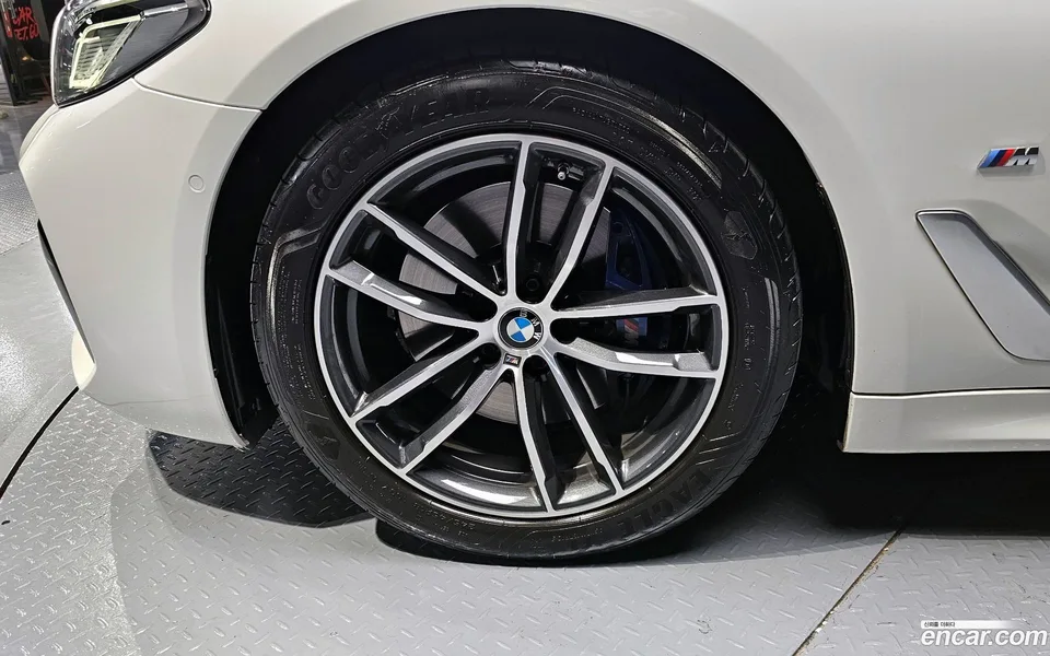 BMW 5 Series 520i M 2022 — миниатюра 2