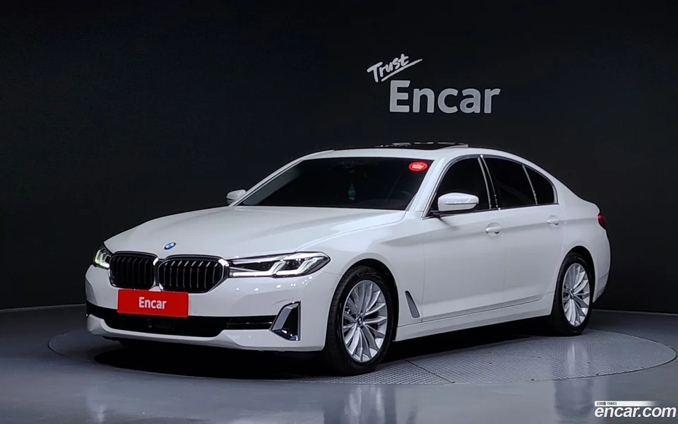 BMW 5 Series 520i 2022 — фото 1, купить с доставкой в Москву