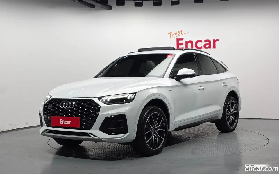 Audi Q5 45 TFSI 2023 — фото 1, купить с доставкой в Москву