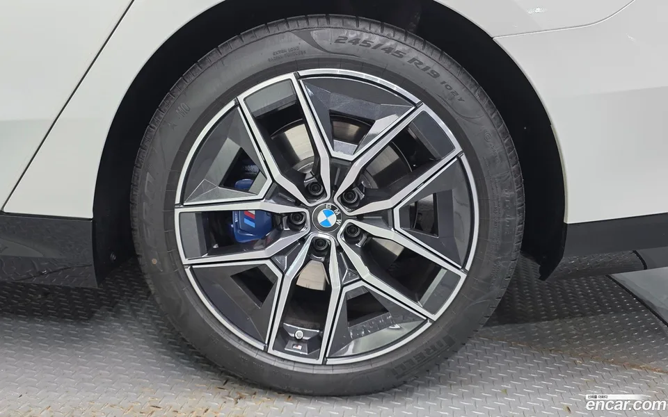BMW 5 Series 520i M 2025 — миниатюра 2