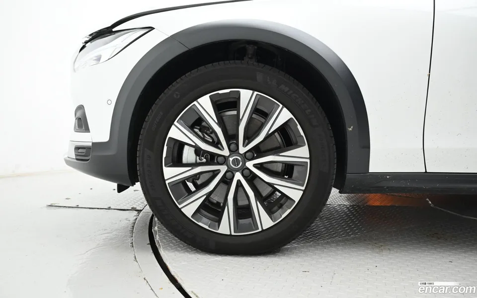 Volvo V90 Cross Country B5 AWD 2024 — миниатюра 5