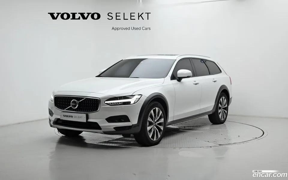 Volvo V90 Cross Country B5 AWD 2024 — фото 1, купить с доставкой в Москву