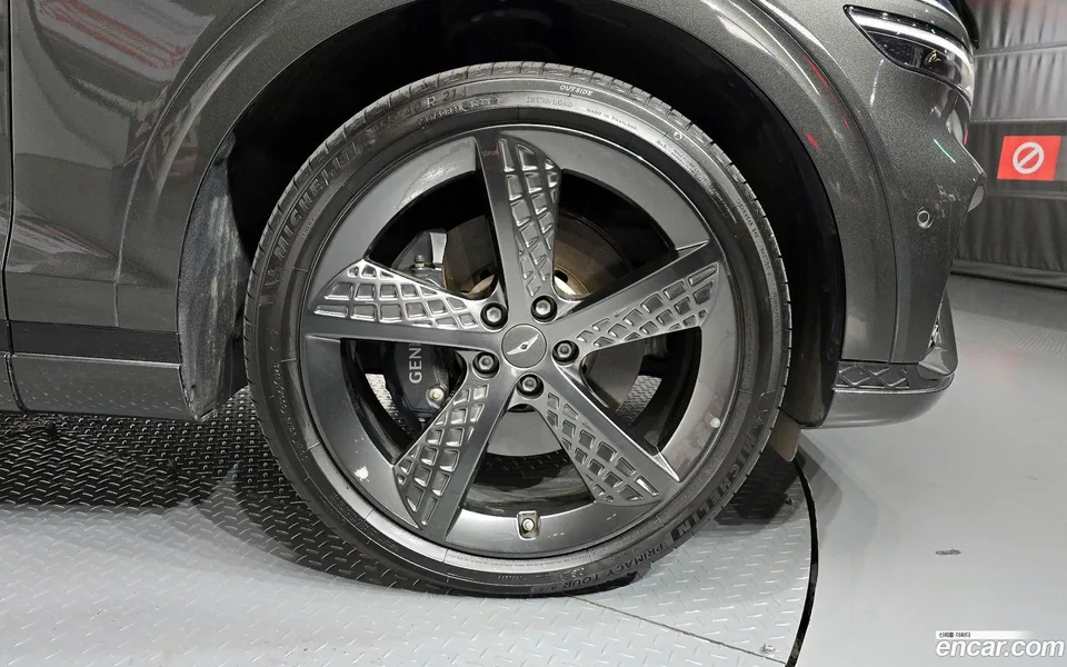 Genesis GV70 2.5T 2WD 2023 — миниатюра 2