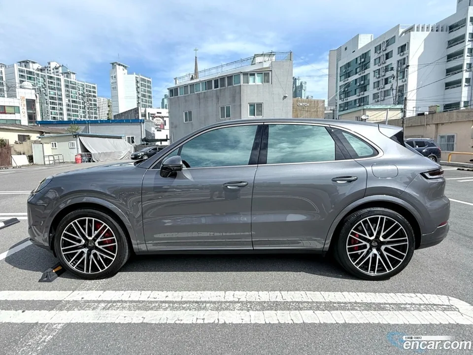 Porsche Cayenne 4.0 E- 2025 — миниатюра 2
