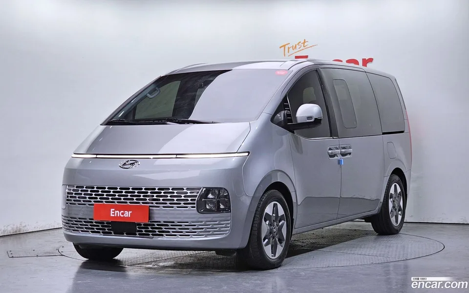 Hyundai Staria 9 2023 — фото 1, купить с доставкой в Москву