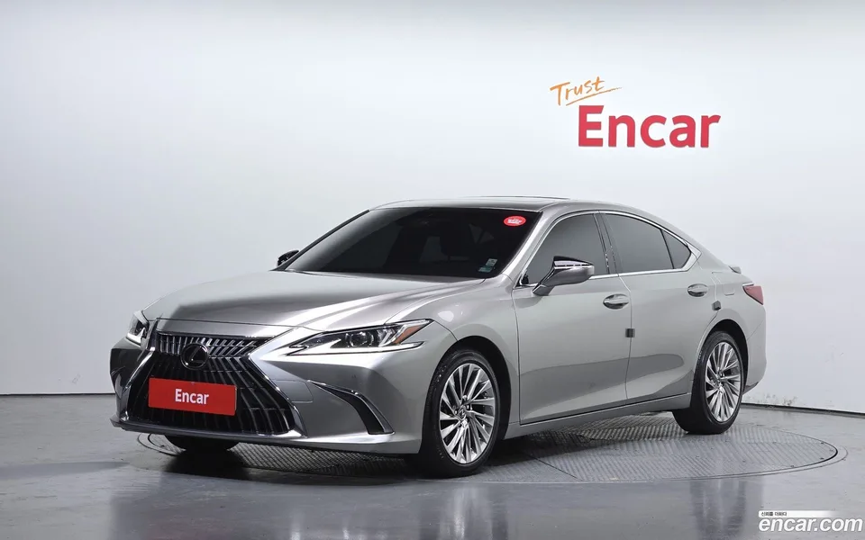 Lexus ES 300h 2023 — фото 1, купить с доставкой в Москву