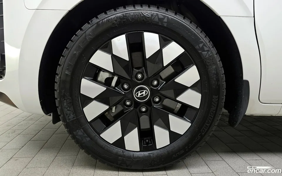 Hyundai Staria 4WD 9 2025 — миниатюра 2