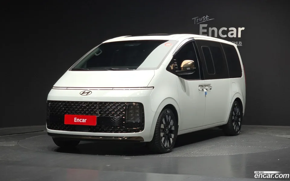 Hyundai Staria 4WD 9 2025 — фото 1, купить с доставкой в Москву