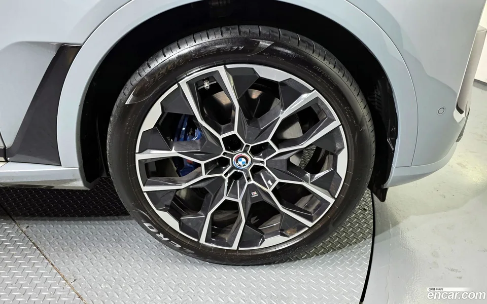 BMW X7 xDrive 40i M 6 2024 — миниатюра 2