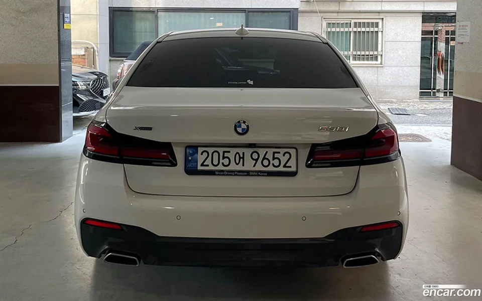 BMW 5 Series 530i xDrive M 2023 — миниатюра 2