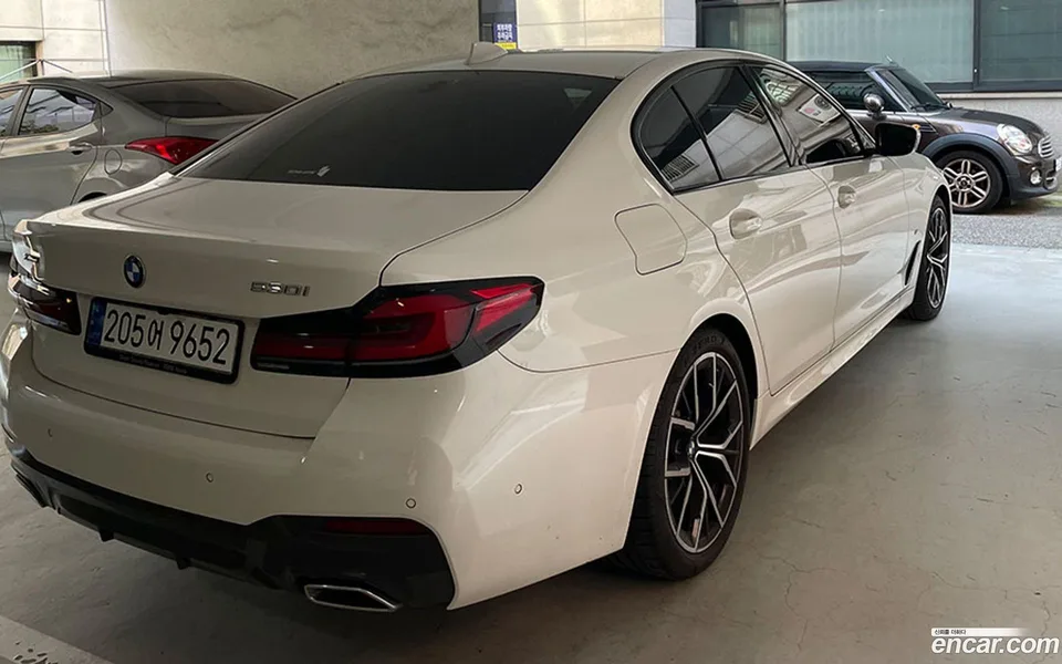 BMW 5 Series 530i xDrive M 2023 — миниатюра 3