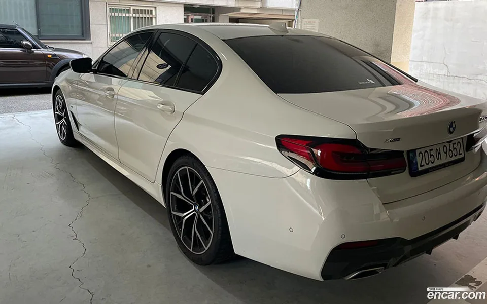 BMW 5 Series 530i xDrive M 2023 — миниатюра 4