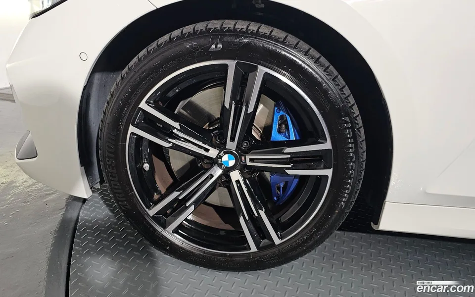 BMW 3 Series 320i M 2025 — миниатюра 2