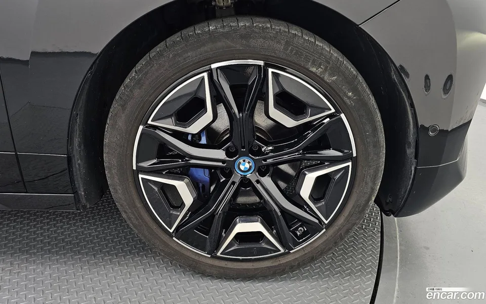 BMW iX xDrive40 2022 — миниатюра 2