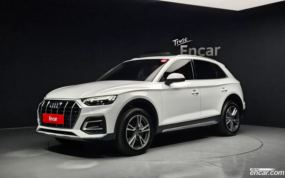 Audi Q5 45 TFSI 2022 — фото 1, купить с доставкой в Москву