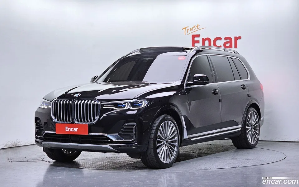 BMW X7 xDrive 40i 7 2022 — фото 1, купить с доставкой в Москву