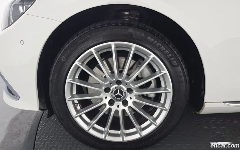 Mercedes-Benz E-Class E220d 4MATIC 2022 — миниатюра 2