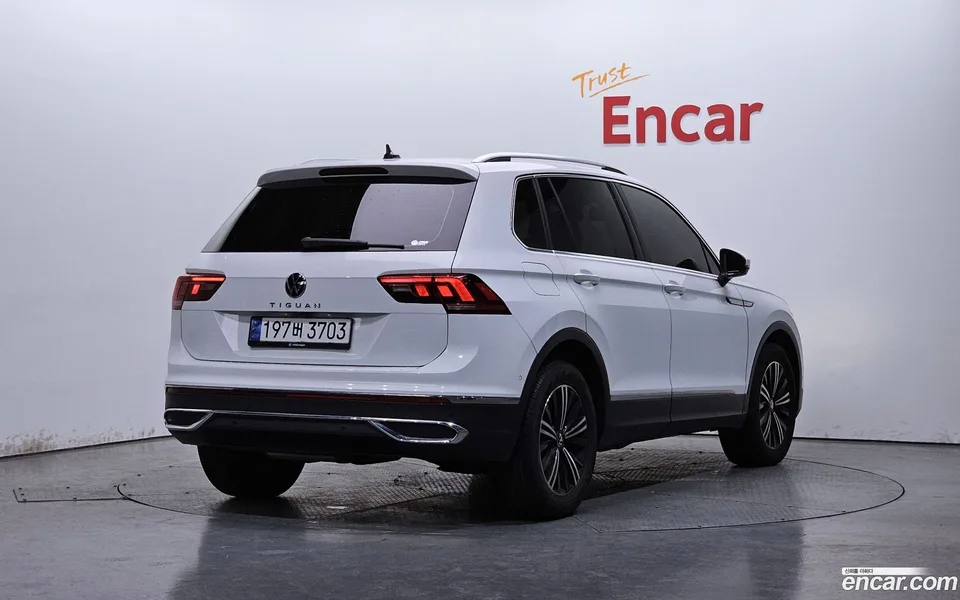 Volkswagen Tiguan 2.0 TDI 2024 — миниатюра 2