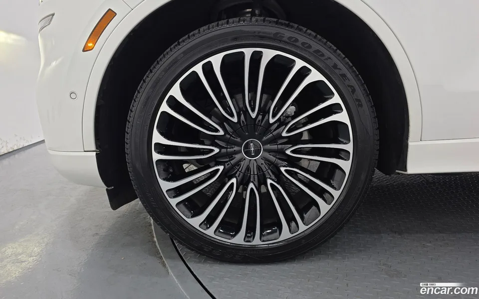 Lincoln Aviator 3.0 AWD 2023 — миниатюра 2