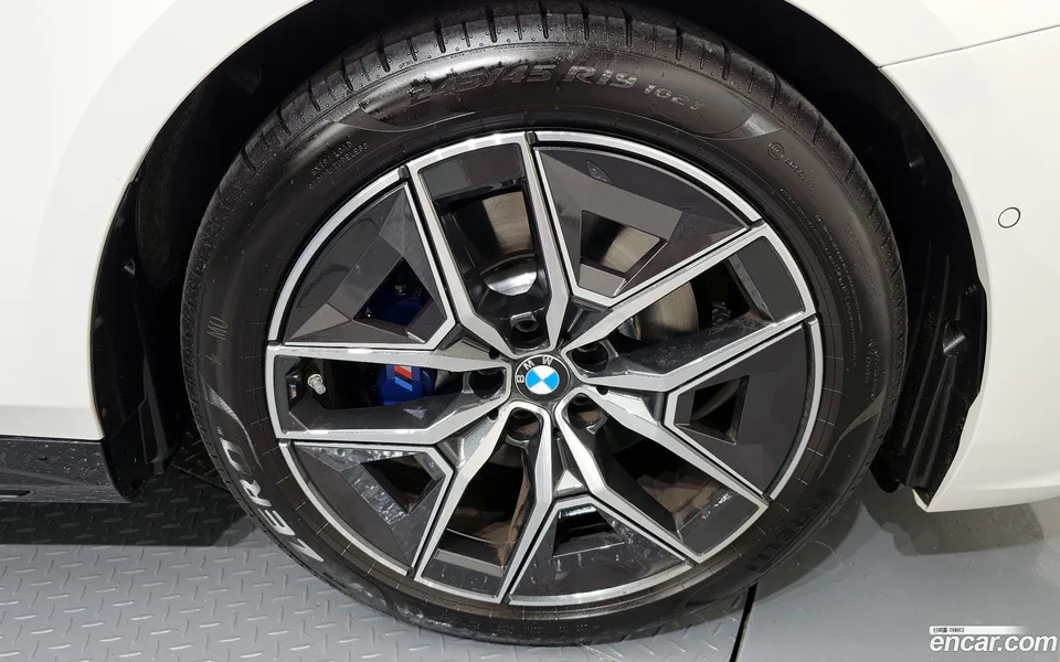 BMW 5 Series 520i M 2025 — миниатюра 2