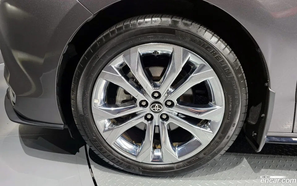 Toyota Sienna 2.5 2WD 2023 — миниатюра 2