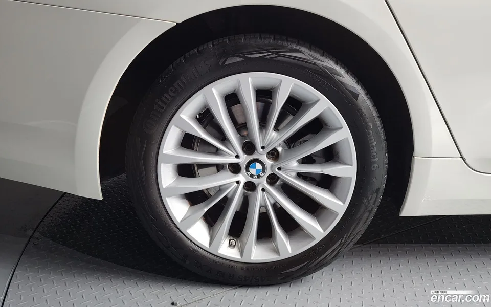 BMW 5 Series 520i 2022 — миниатюра 2