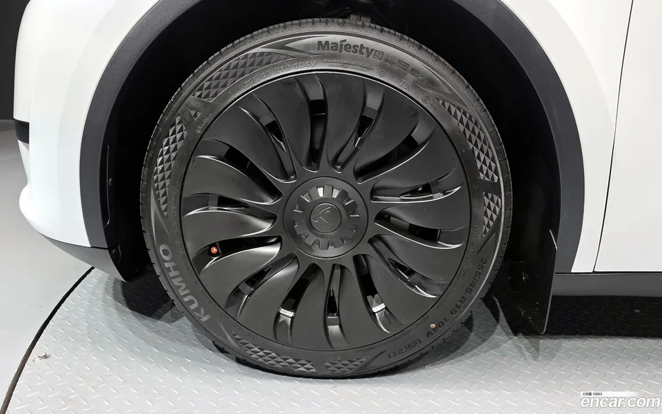 Tesla Model Y RWD 2024 — миниатюра 2
