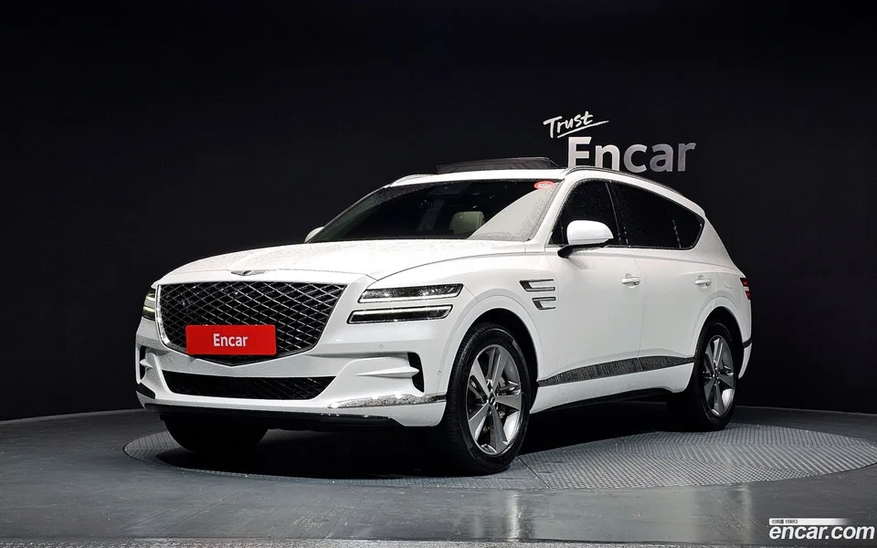Genesis GV80 2.5T 2WD 2023 — фото 1, купить с доставкой в Москву