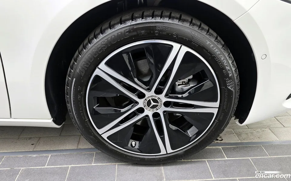 Mercedes-Benz A-Class A220 2025 — миниатюра 5